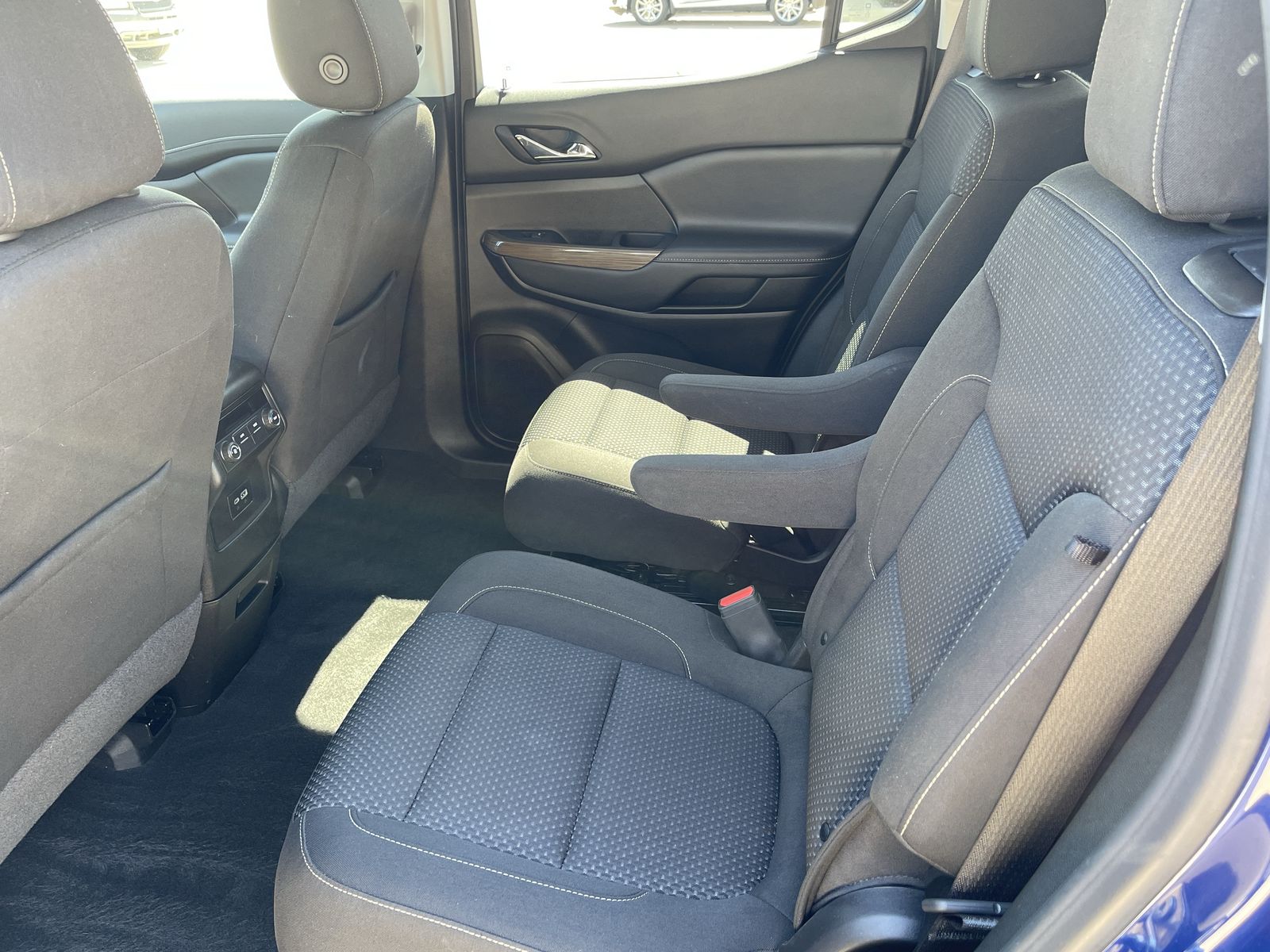 2023 Gmc Acadia SLE photo 2