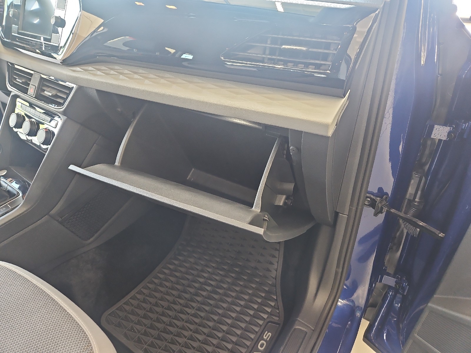 Used 2024 Dusk Blue Metallic Volkswagen S image 25