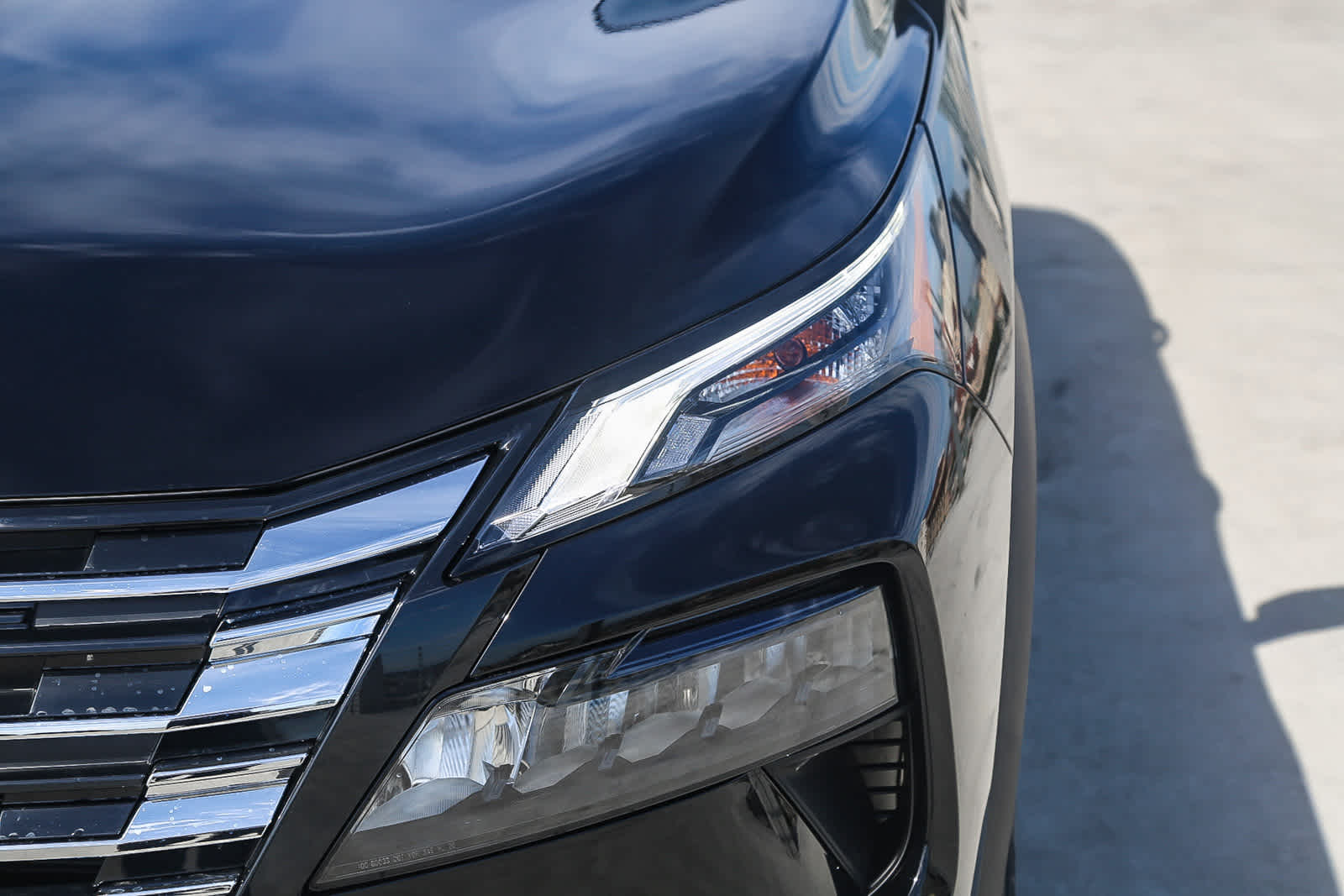 2026 Nissan Rogue S photo 3