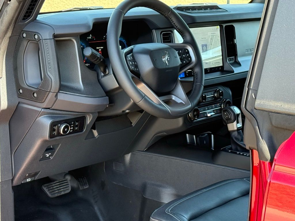 2025 Ford Bronco Badlands photo 8