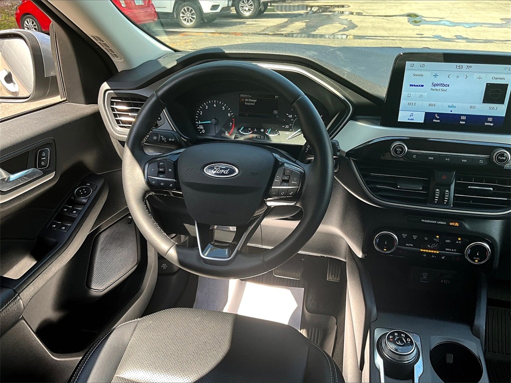 2022 Ford Escape SEL photo 16