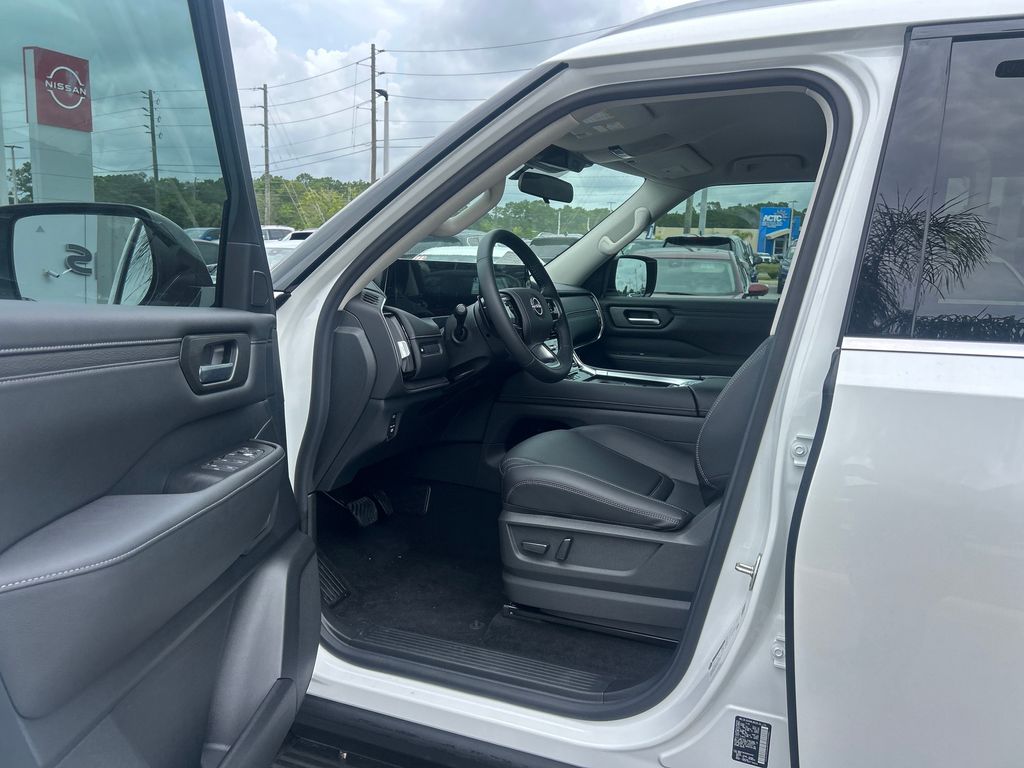 2025 Nissan Armada SV photo 8