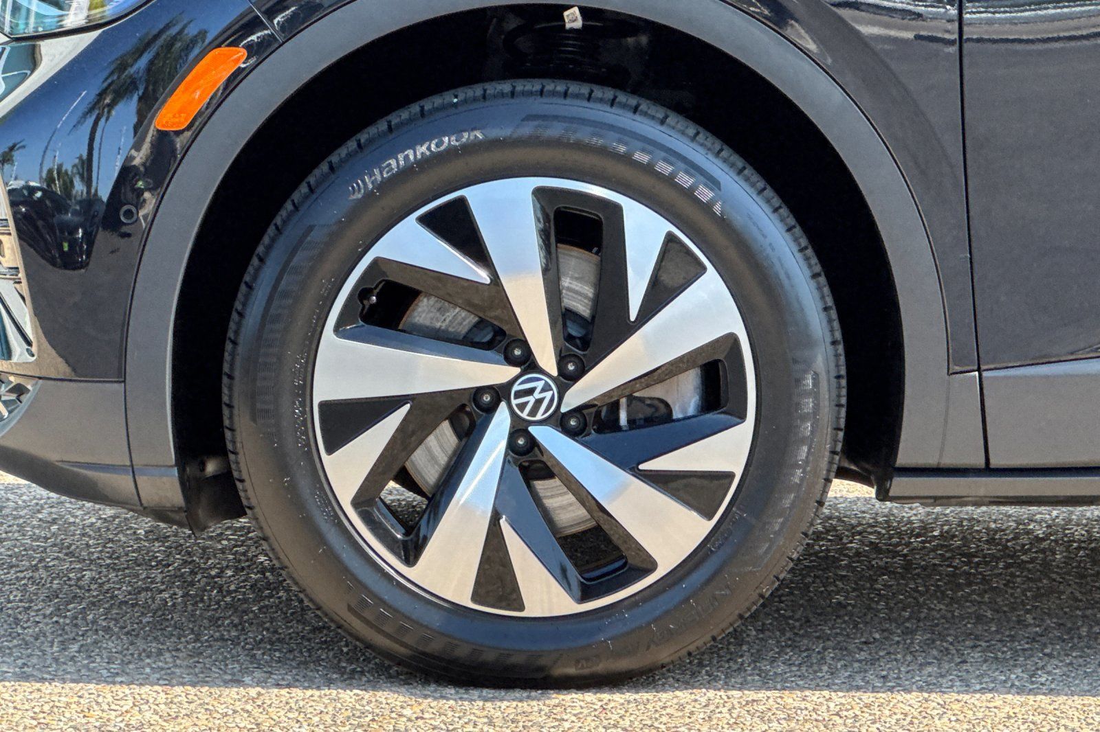 2023 Volkswagen ID.4 Pro photo 24