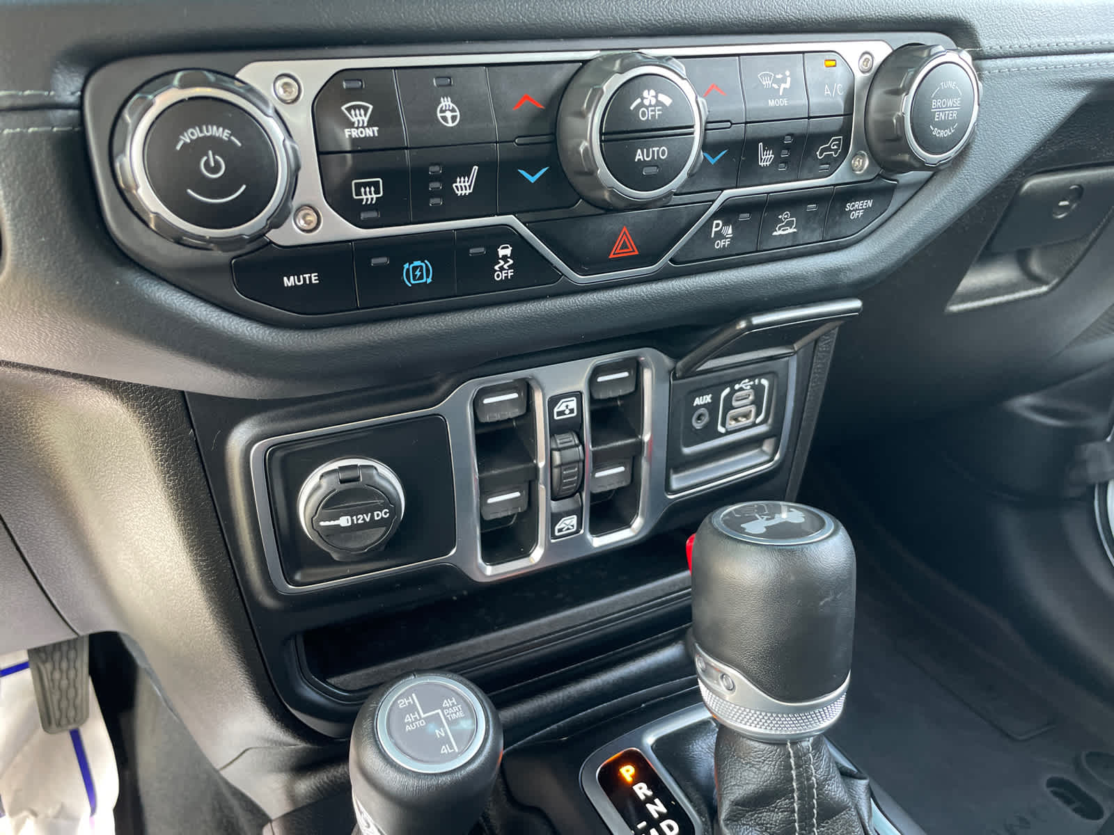 2024 Jeep Wrangler 4xe Sahara photo 25