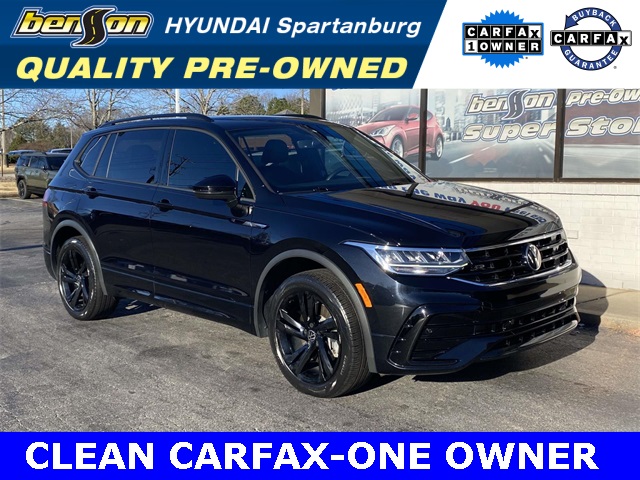 2023 Volkswagen Tiguan SE R-LINE BLACK's photo