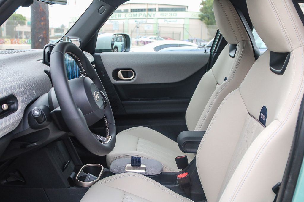 2026 Mini Cooper 4 Door Hardtop S Iconic photo 17