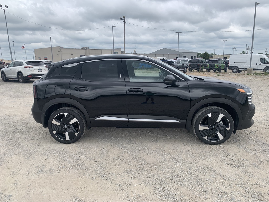 2025 Nissan Kicks SR photo 2