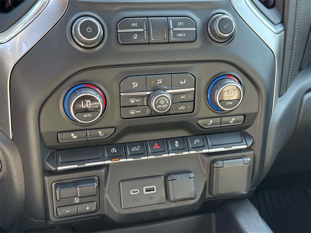 2020 Chevrolet Silverado 1500 RST photo 18