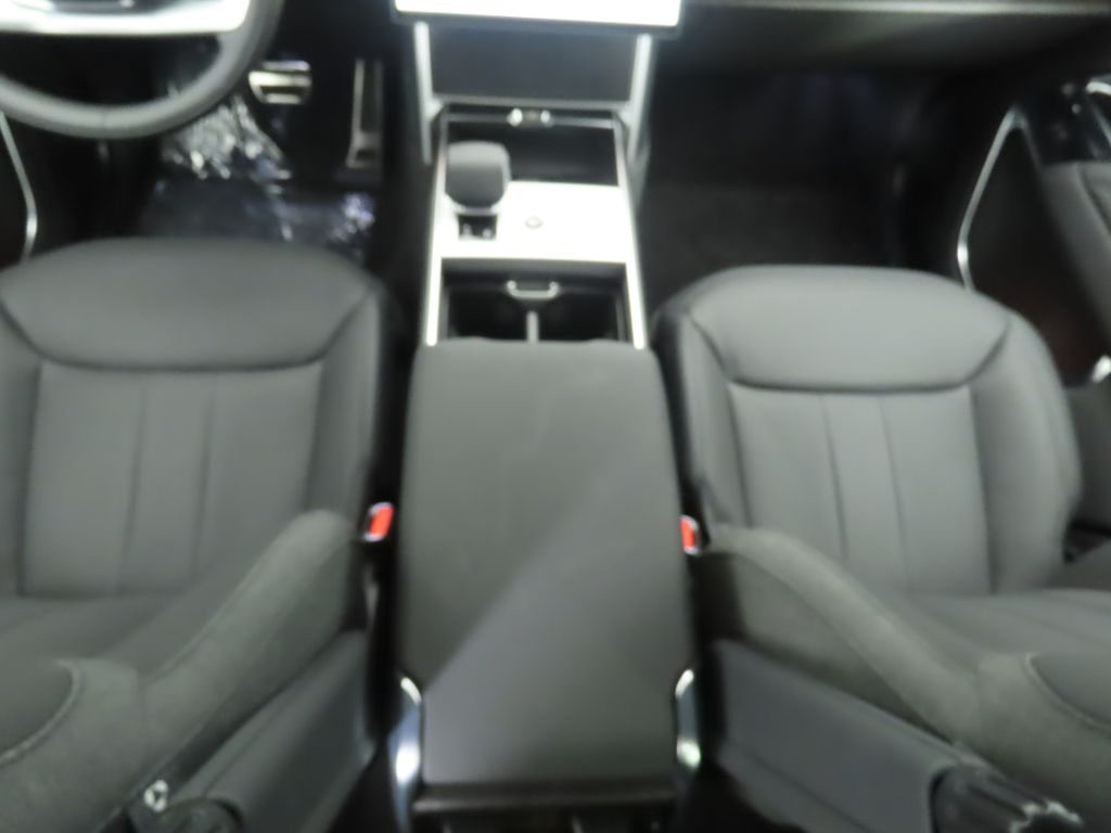 2025 Land Rover Range Rover SE photo 17