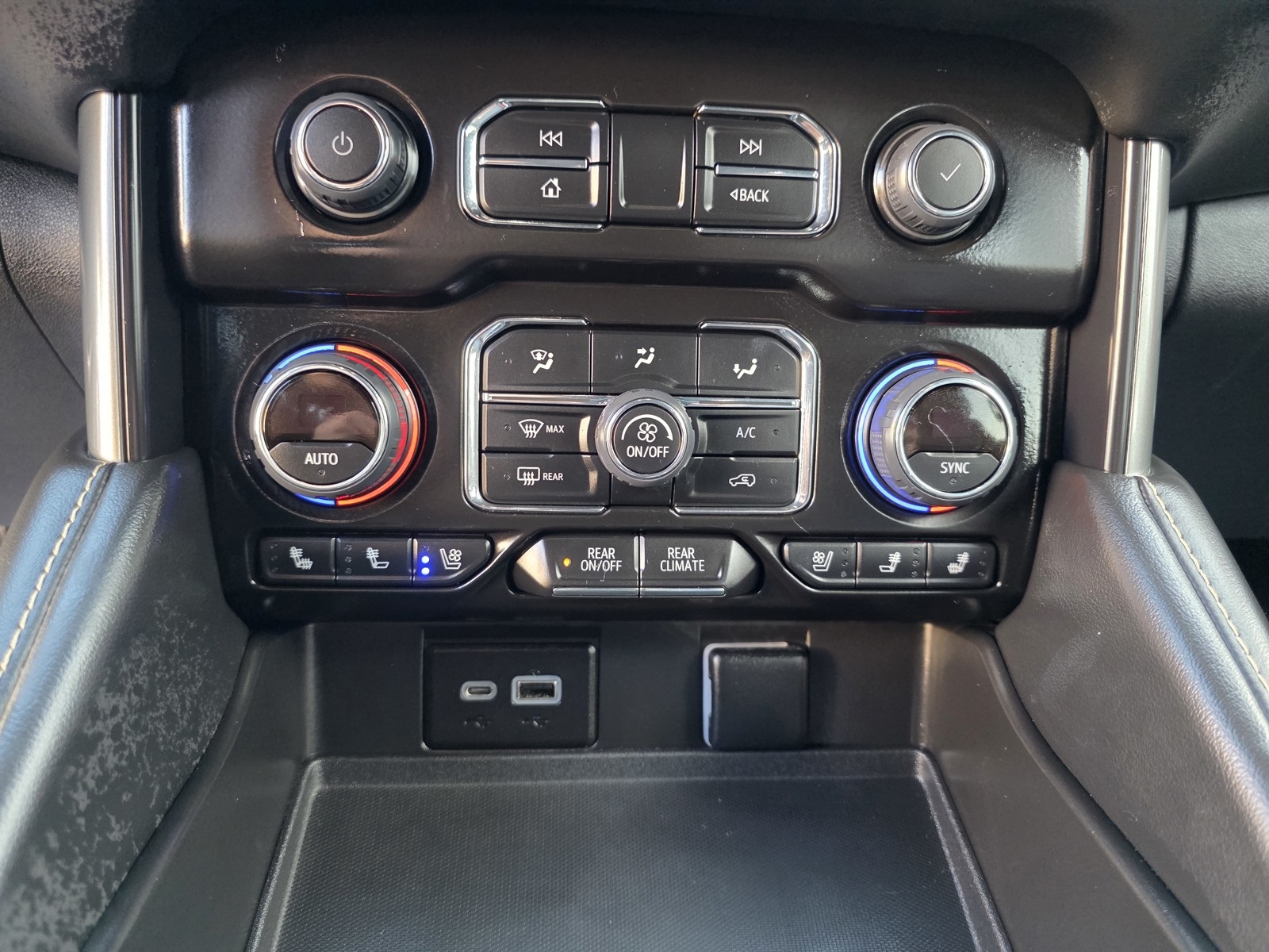 2023 Chevrolet Suburban Premier photo 28