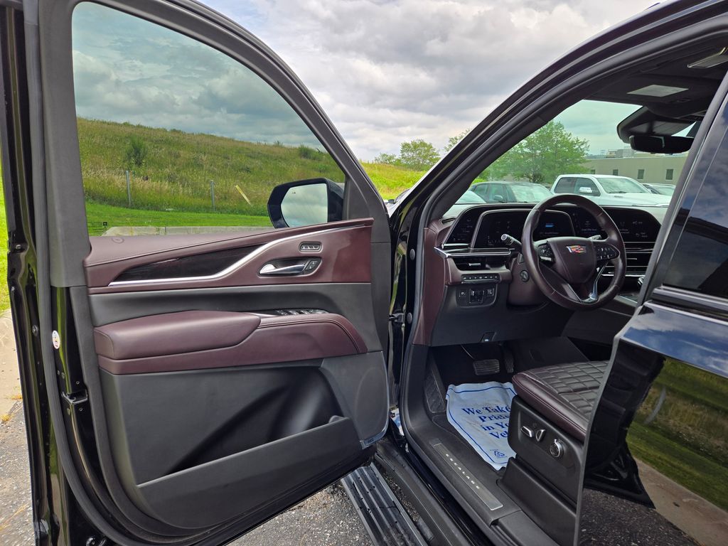 2022 Cadillac Escalade ESV Sport Platinum photo 4
