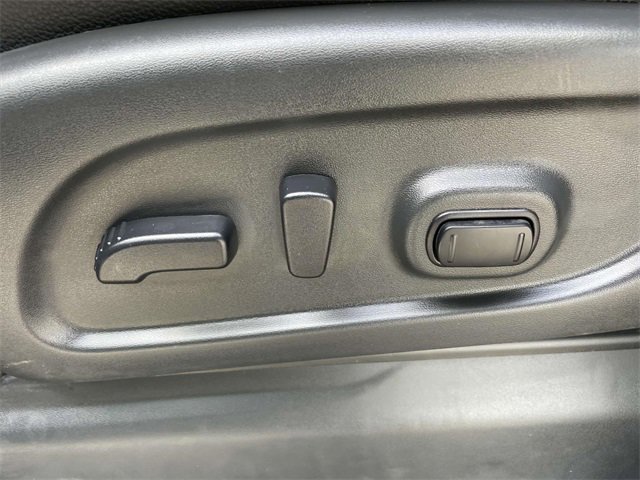 2020 Nissan Titan Crew Cab photo 14