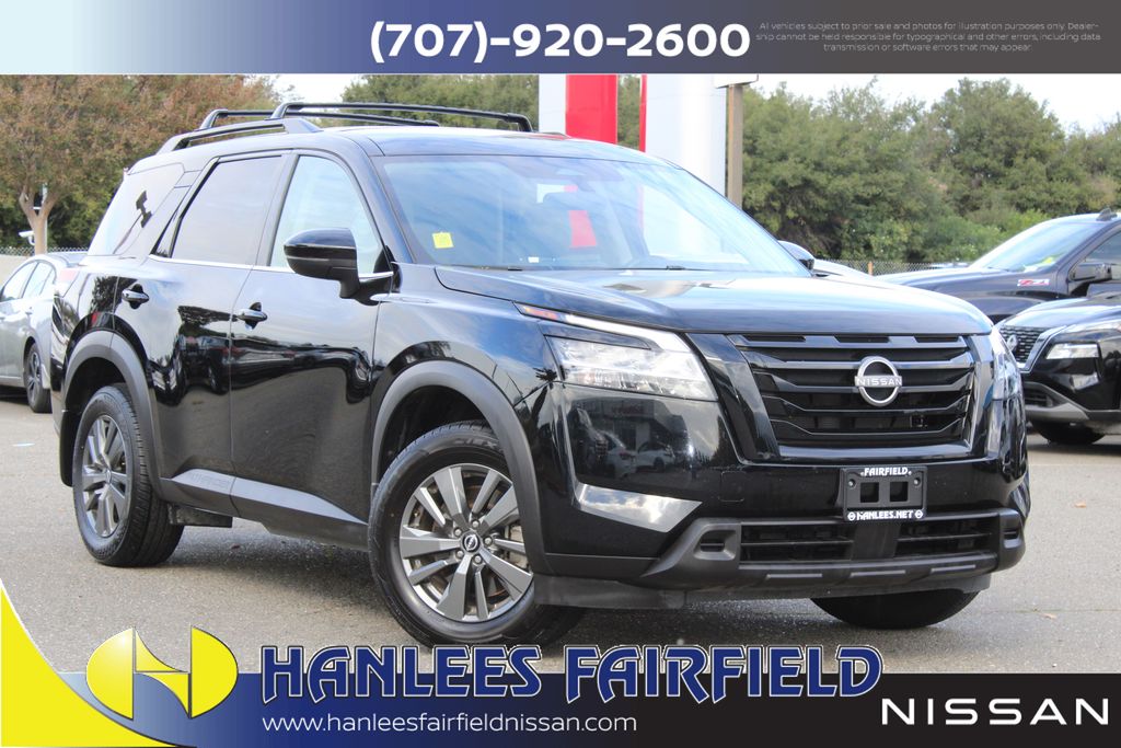2022 Nissan Pathfinder SV