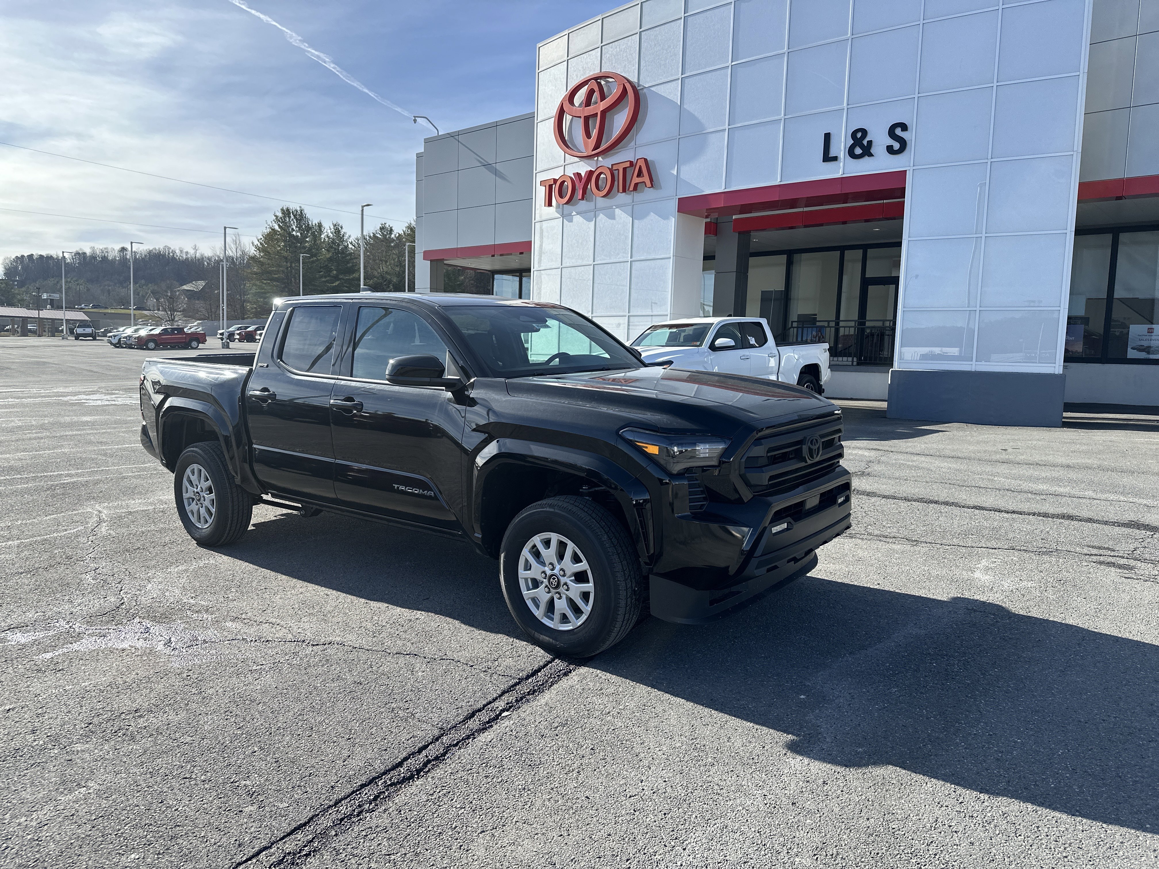 2025 Toyota Tacoma SR5's photo