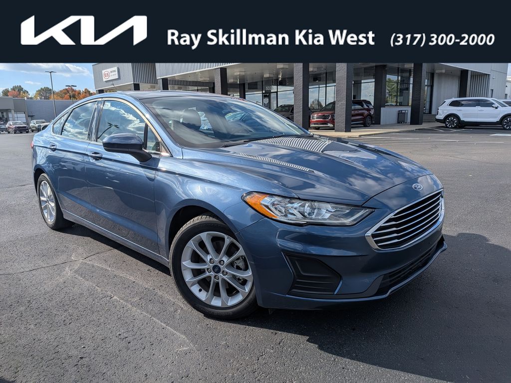 2019 Ford Fusion SE's photo