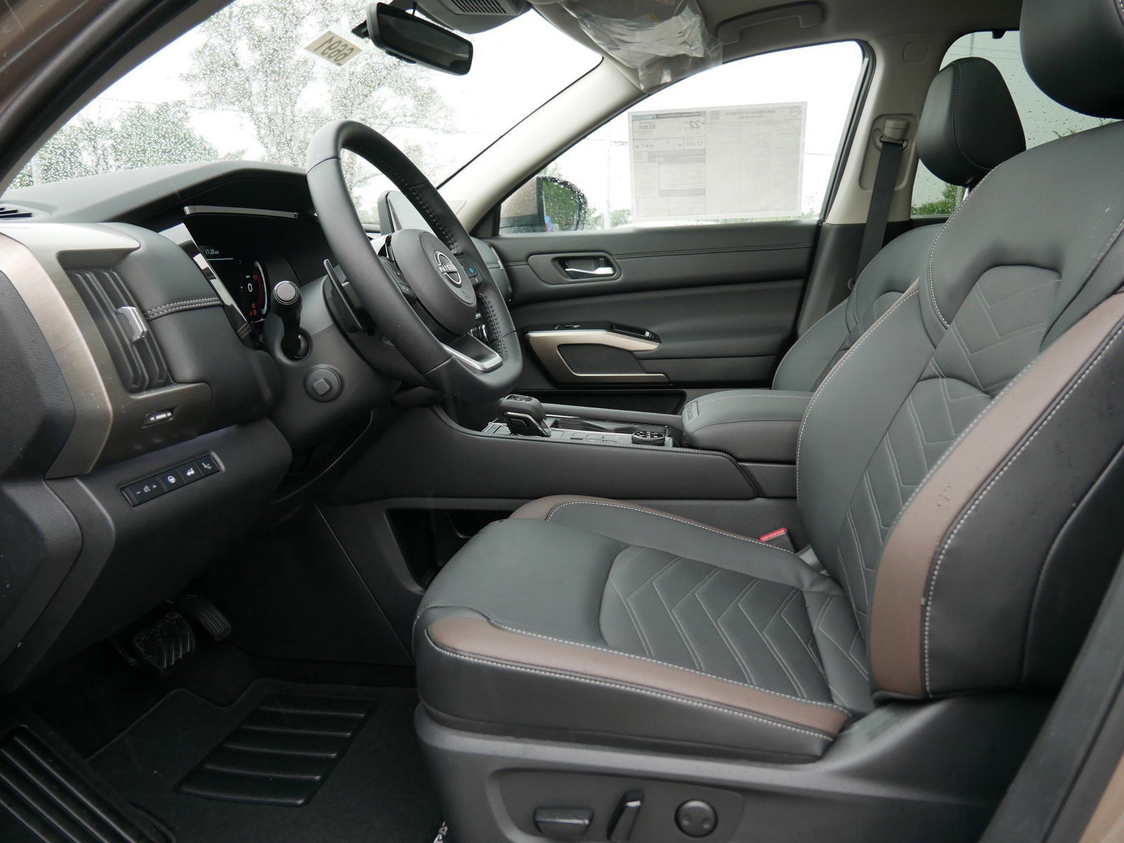 2025 Nissan Pathfinder Platinum photo 5