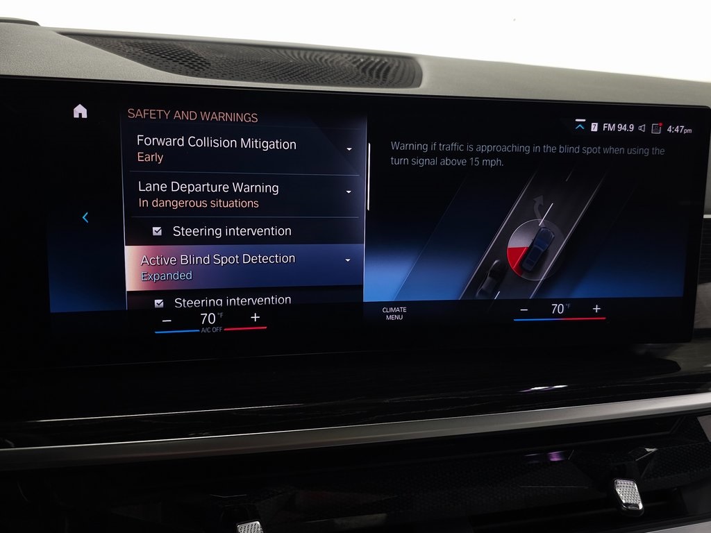 2023 BMW X7 - Image 26