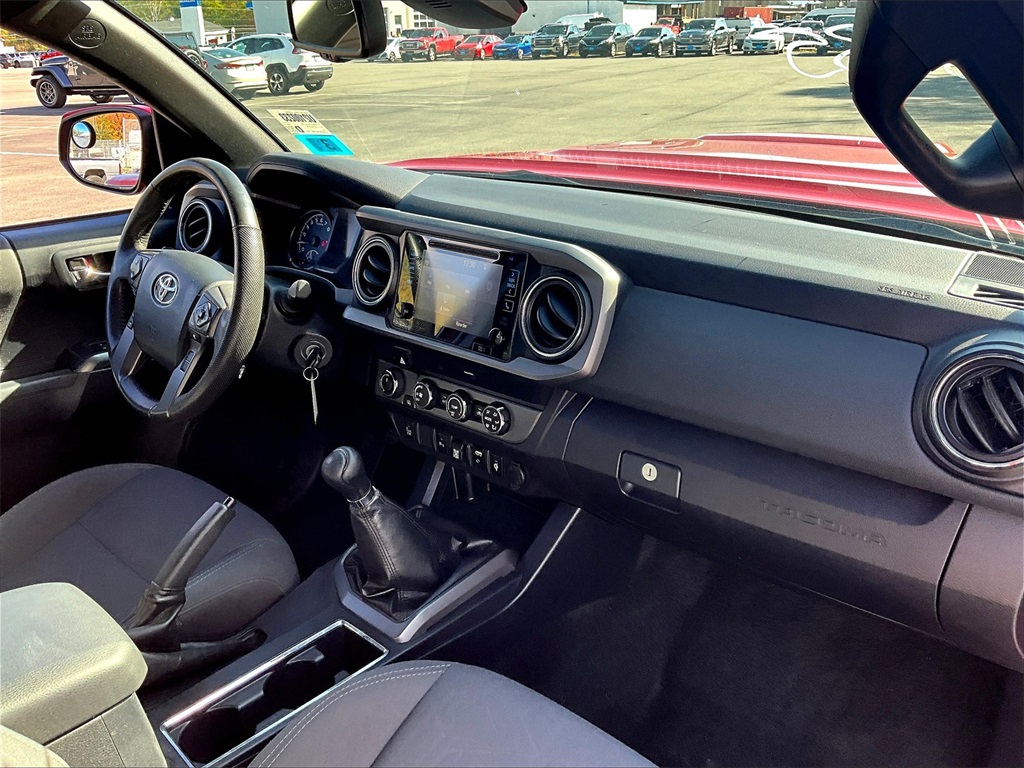2019 Toyota Tacoma TRD Sport photo 14