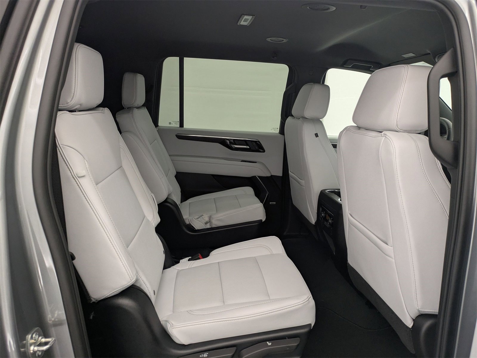 2025 Chevrolet Suburban Premier photo 19