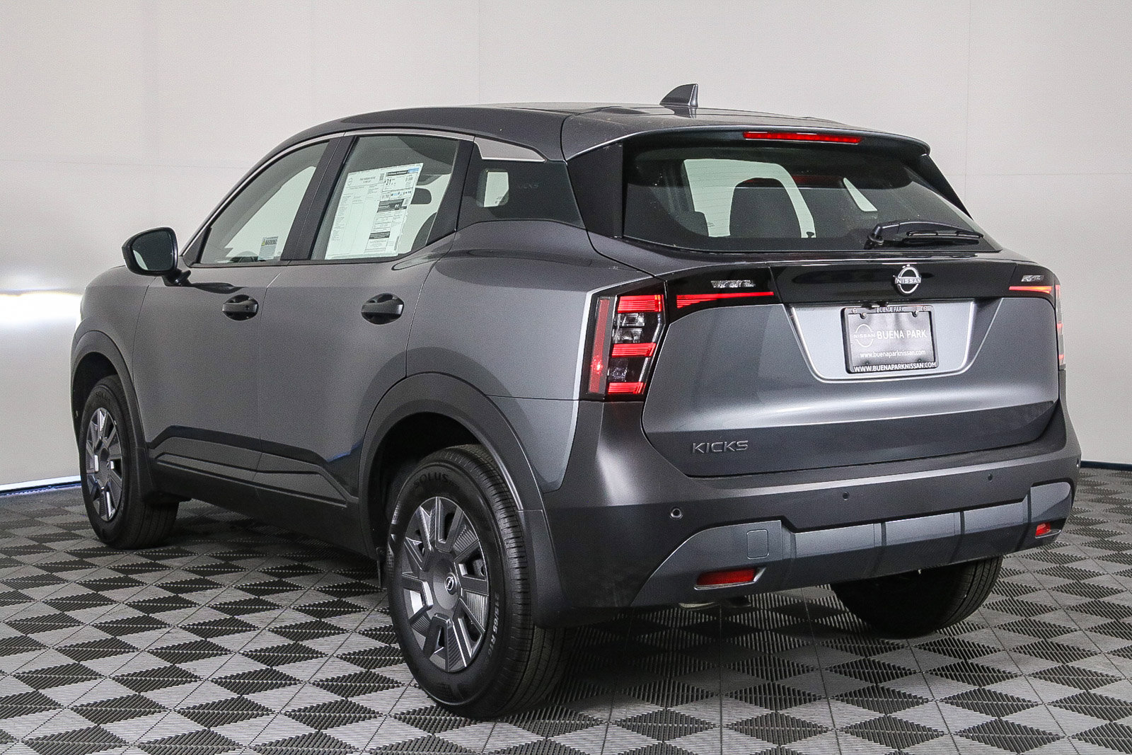 2025 Nissan Kicks S photo 5
