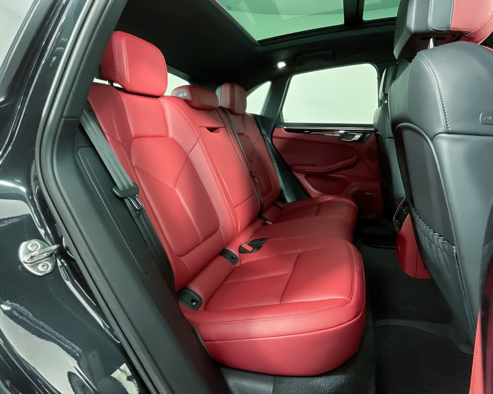 2024 Porsche Macan S photo 25