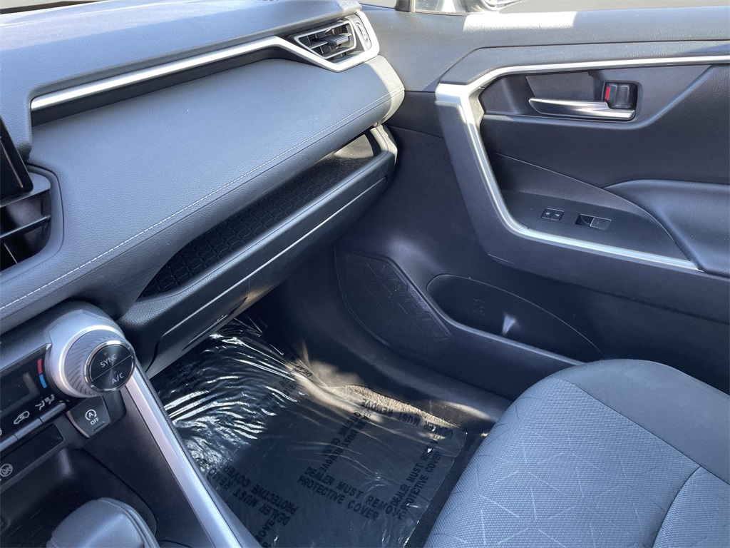 2022 Toyota RAV4 XLE photo 20