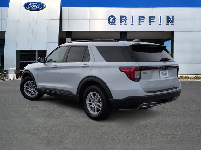 2026 Ford Explorer photo 4