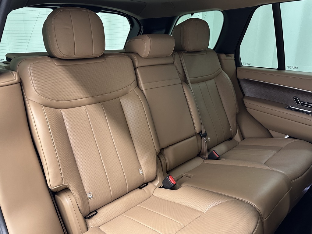 2023 Land Rover Range Rover SE photo 20