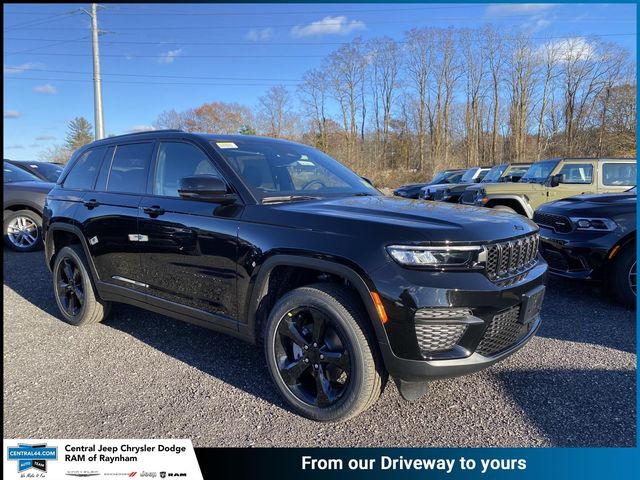 2025 Jeep Grand Cherokee Altitude's photo