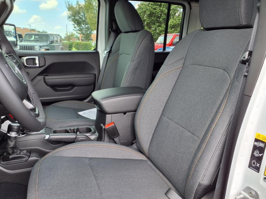 2025 Jeep Wrangler Sport S photo 4