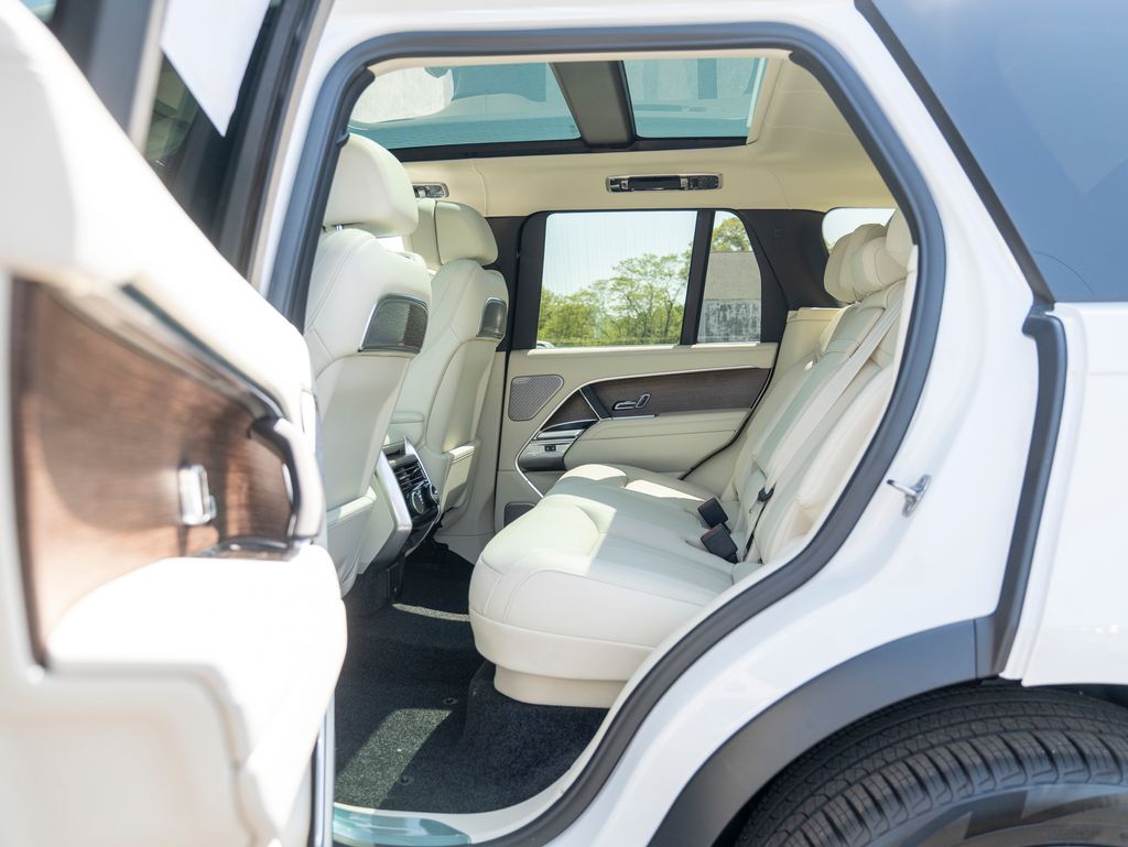 2025 Land Rover Range Rover Autobiography photo 19