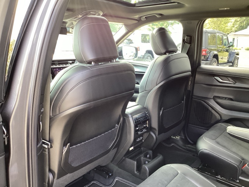 2025 Jeep Grand Cherokee Altitude X photo 14