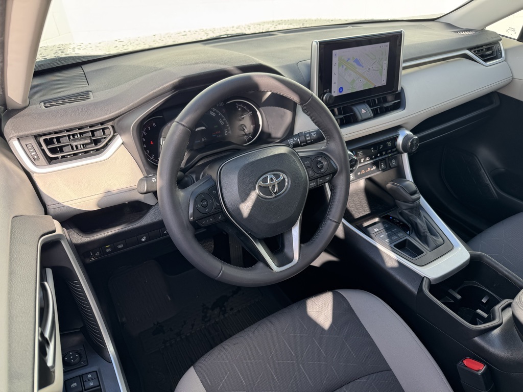 2024 Toyota RAV4 XLE photo 2