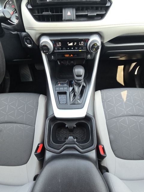2021 Toyota RAV4 XLE photo 29