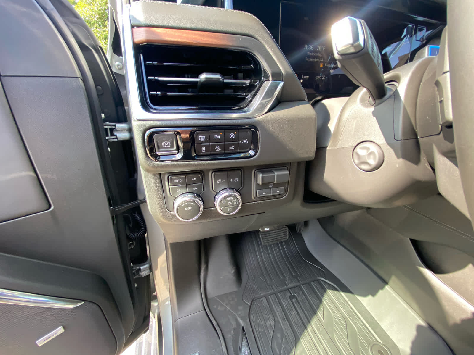 2025 Gmc Yukon Denali photo 16