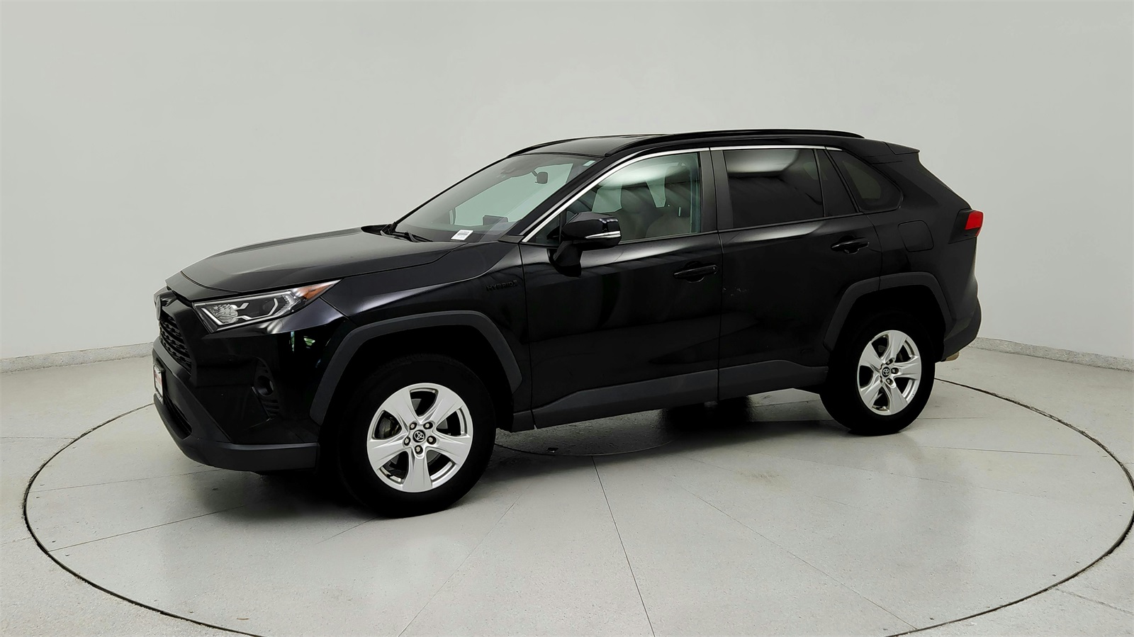 2020 Toyota RAV4 Hybrid XLE photo 3