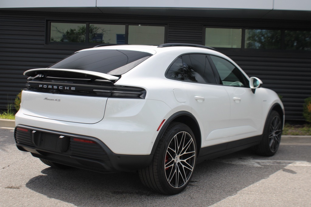2025 Porsche Macan Electric photo 7