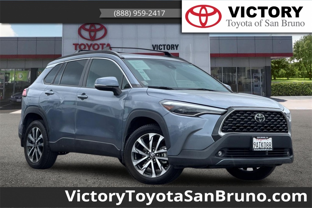 2022 Toyota Corolla Cross XLE's photo