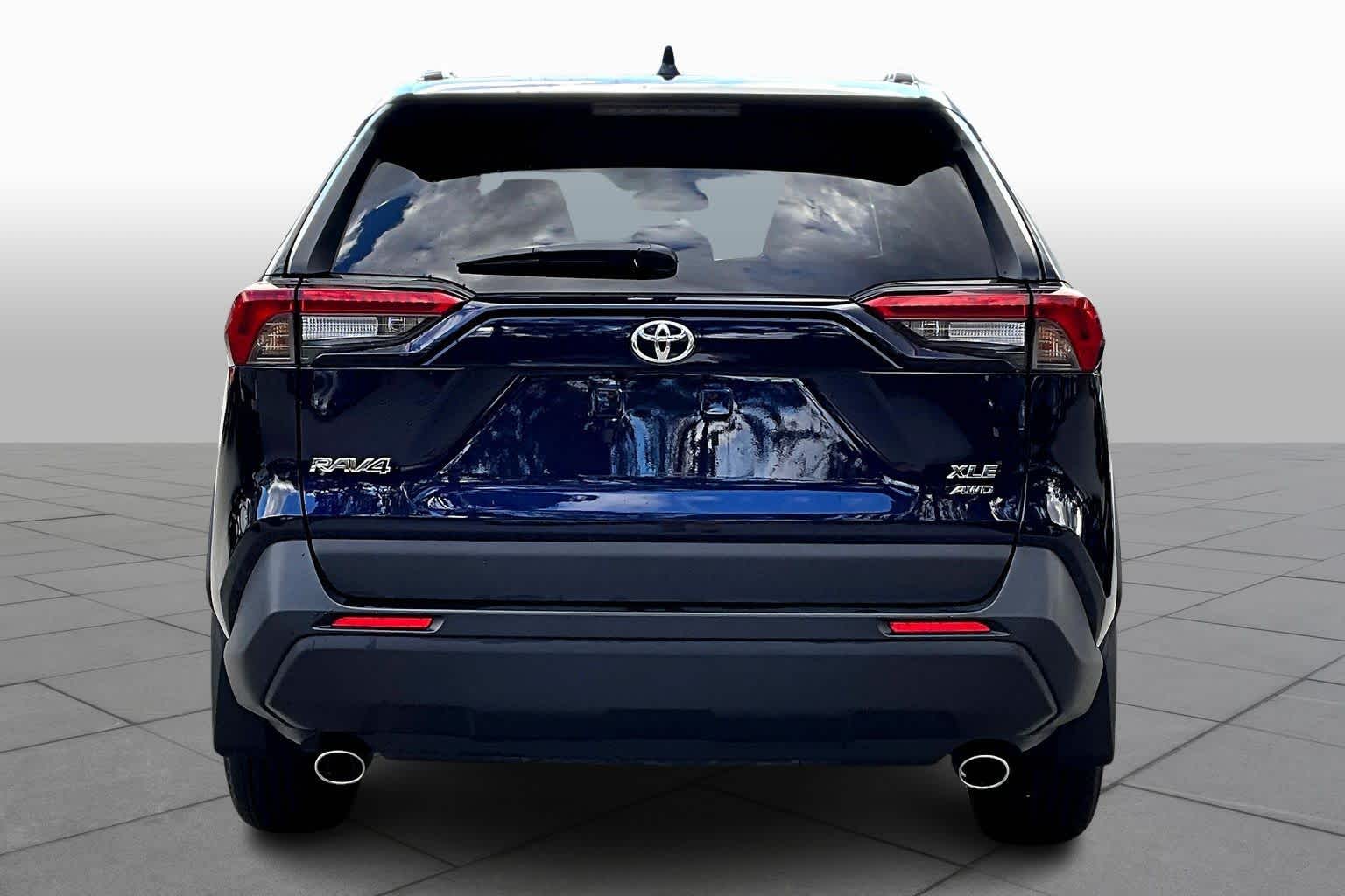 2022 Toyota RAV4 XLE photo 4