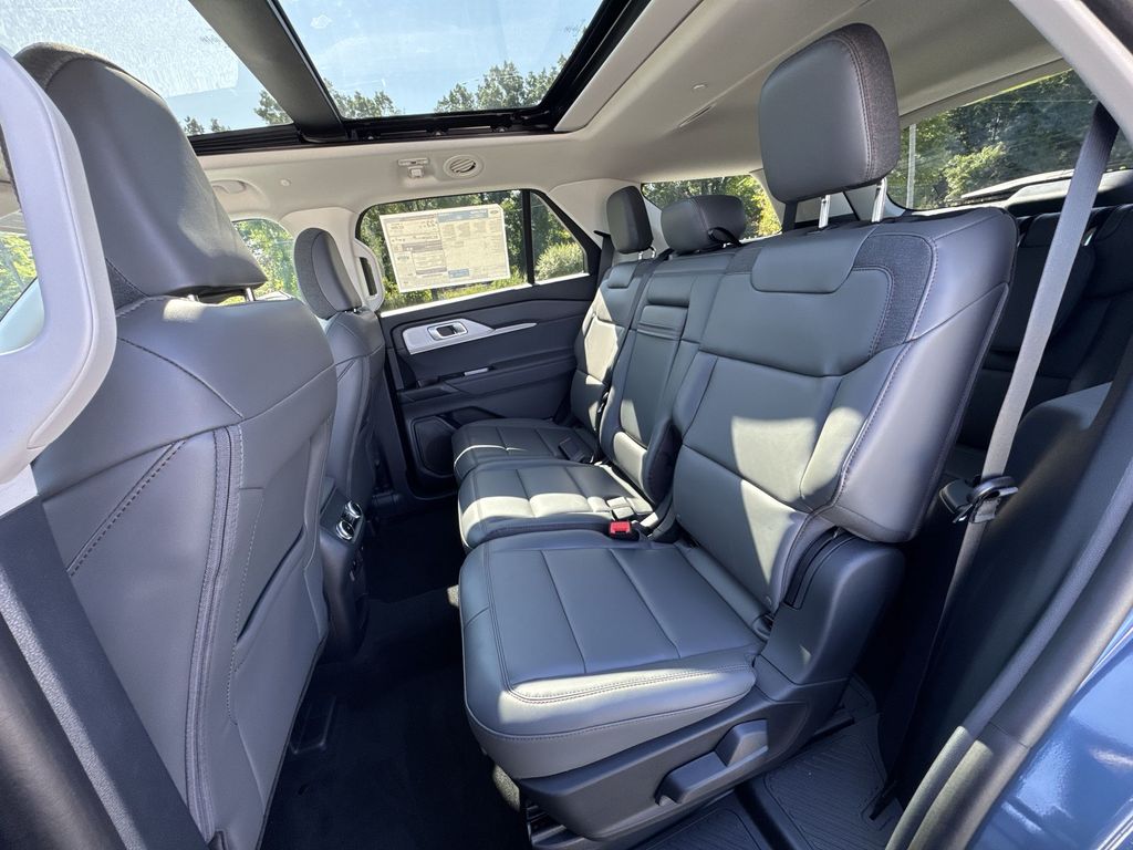 2025 Ford Explorer photo 25