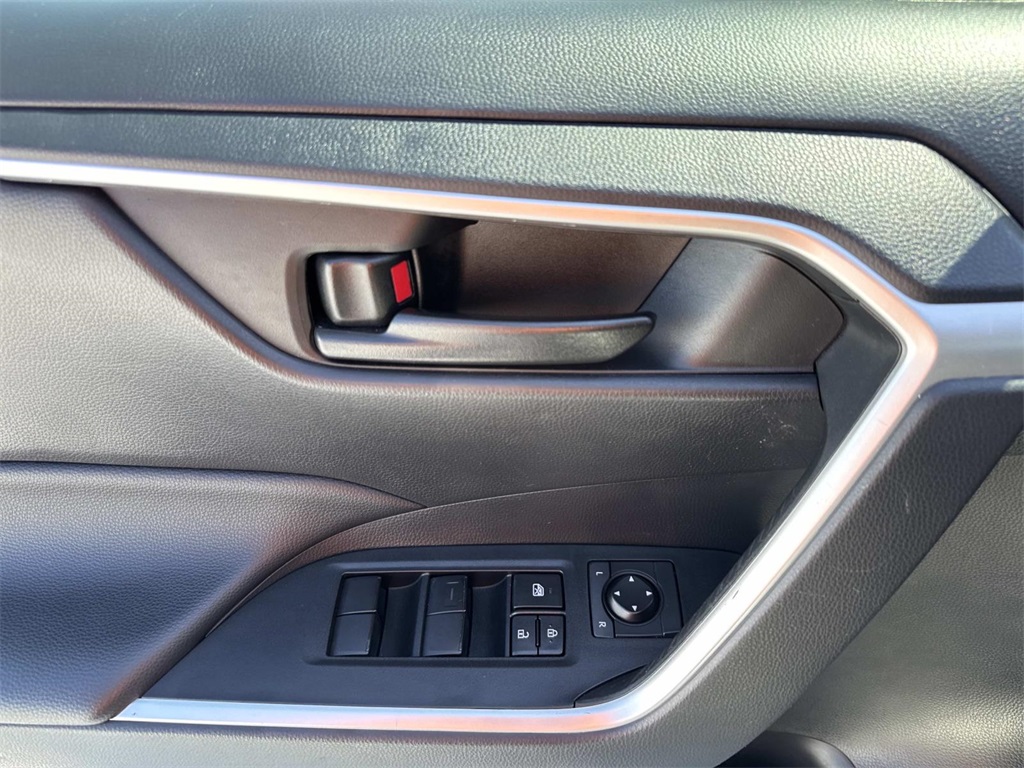 2023 Toyota RAV4 LE photo 19