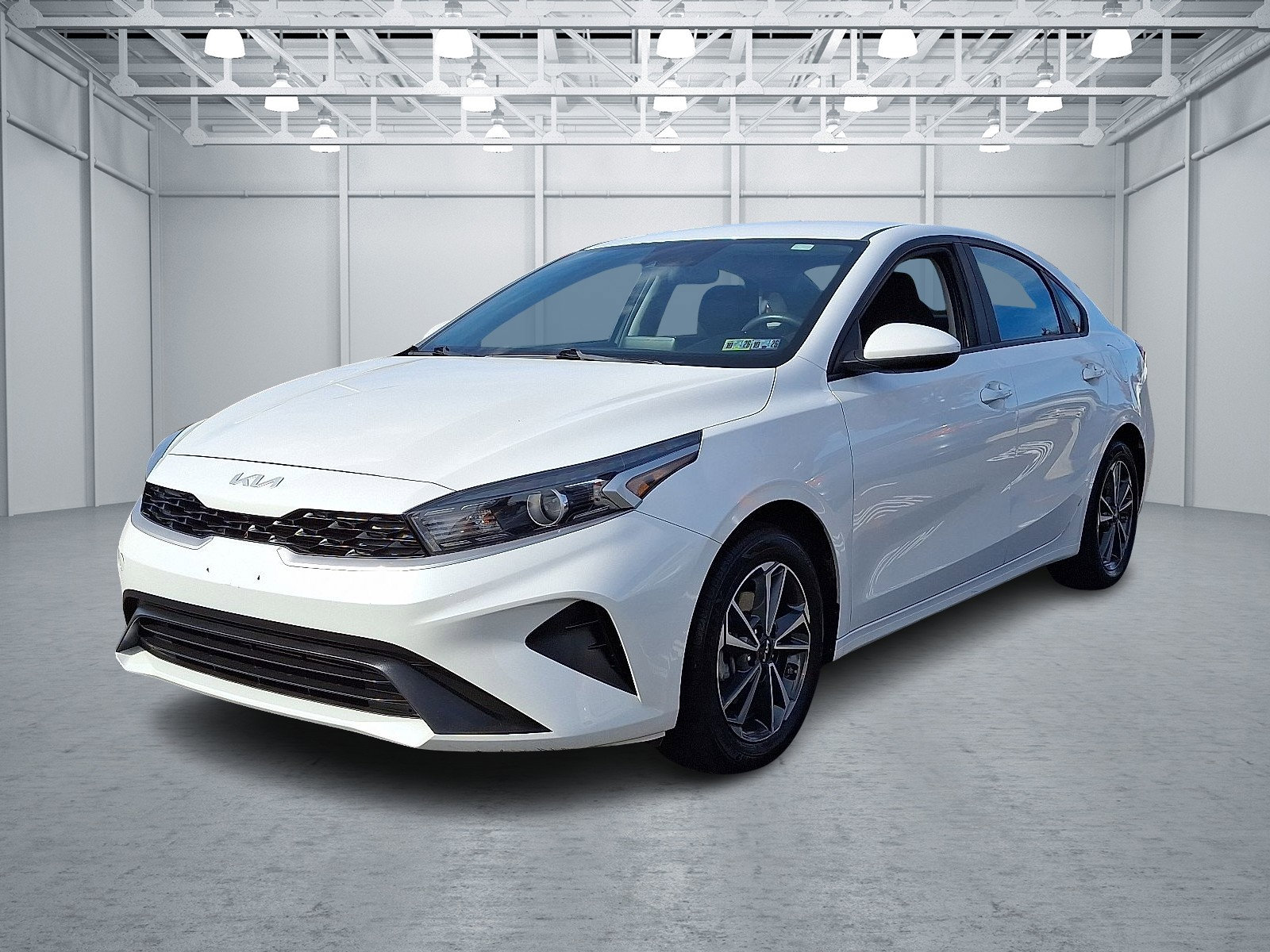 2023 Kia Forte LXS photo 2