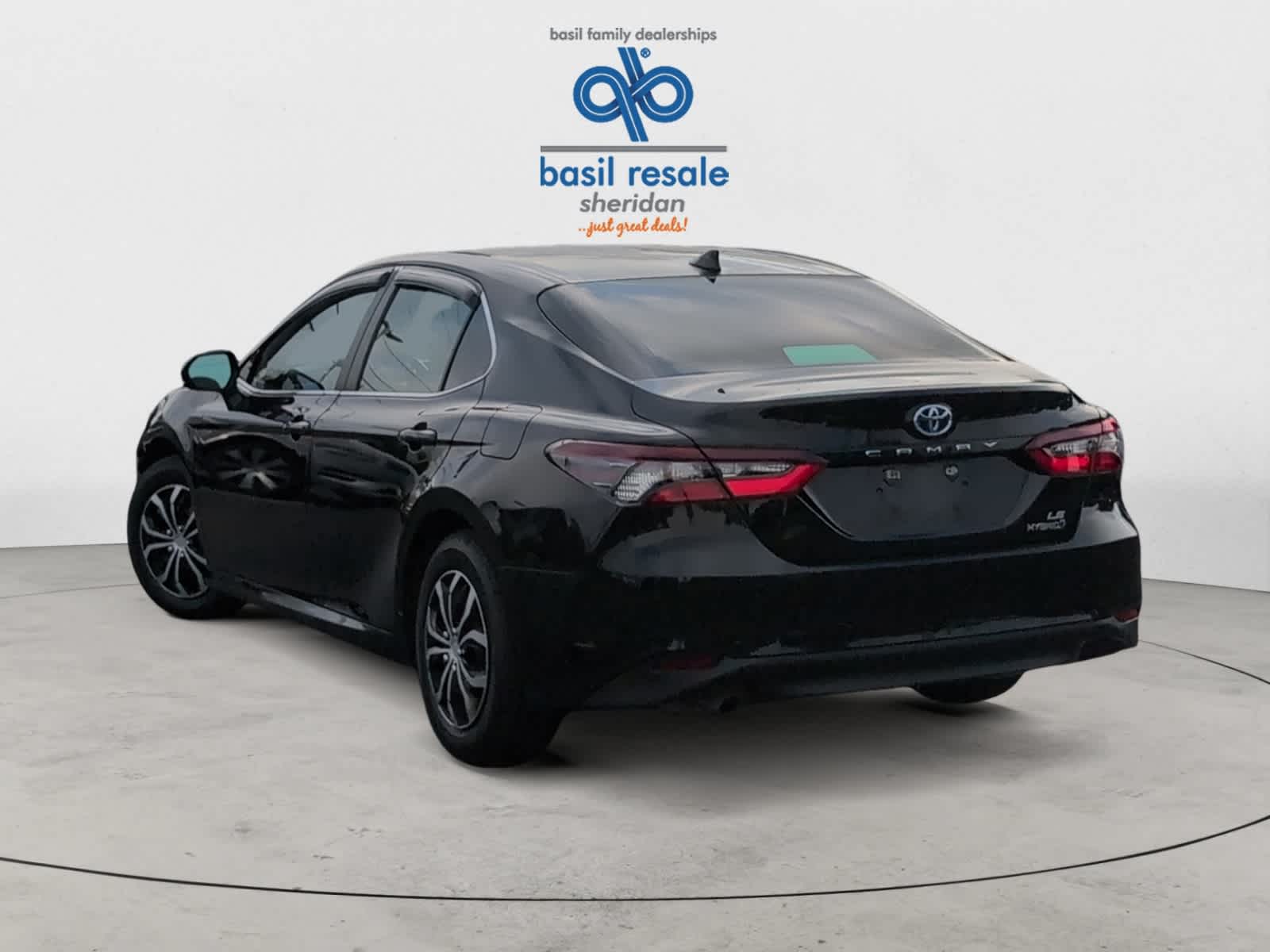 2022 Toyota Camry Hybrid LE SE photo 2