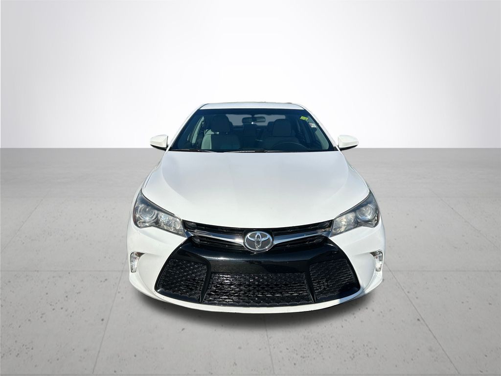 2017 Toyota Camry SE photo 3