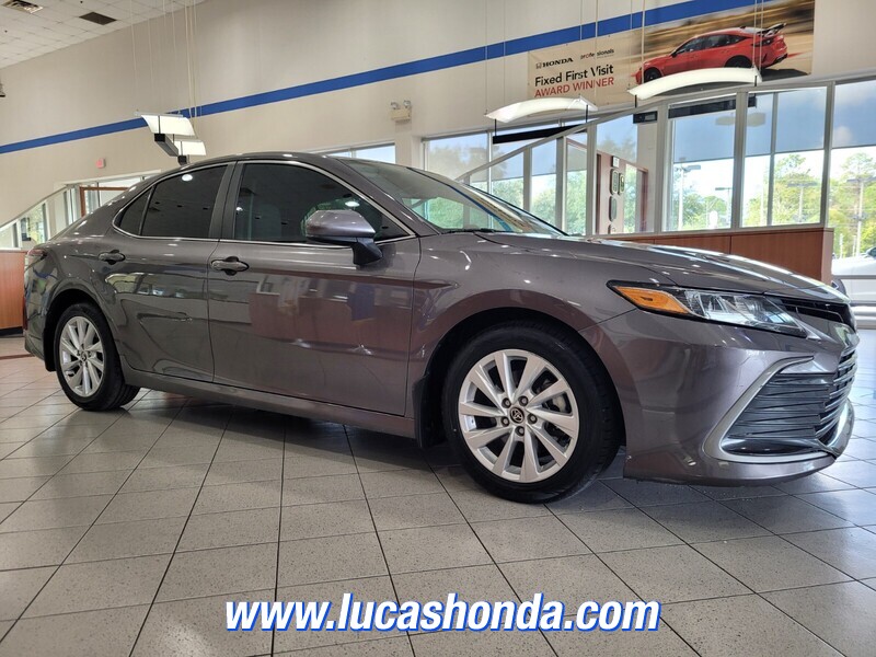 2022 Toyota Camry LE photo 3