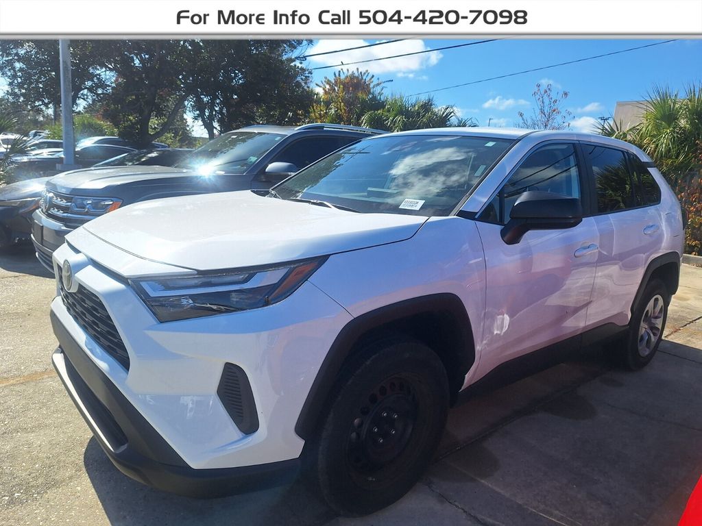 2023 Toyota RAV4 LE's photo