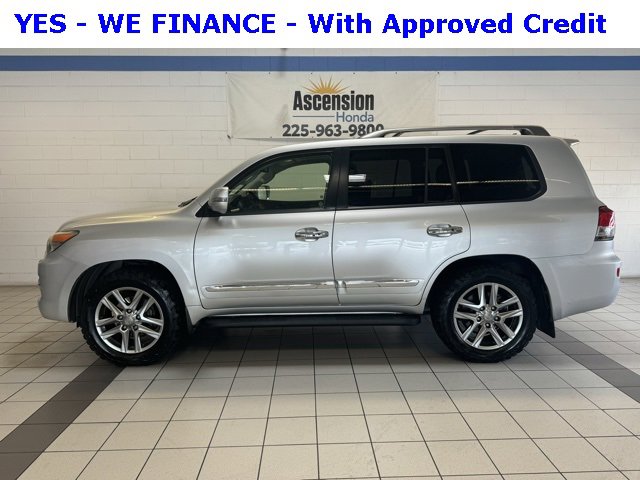 2013 Lexus LX 570 photo 2