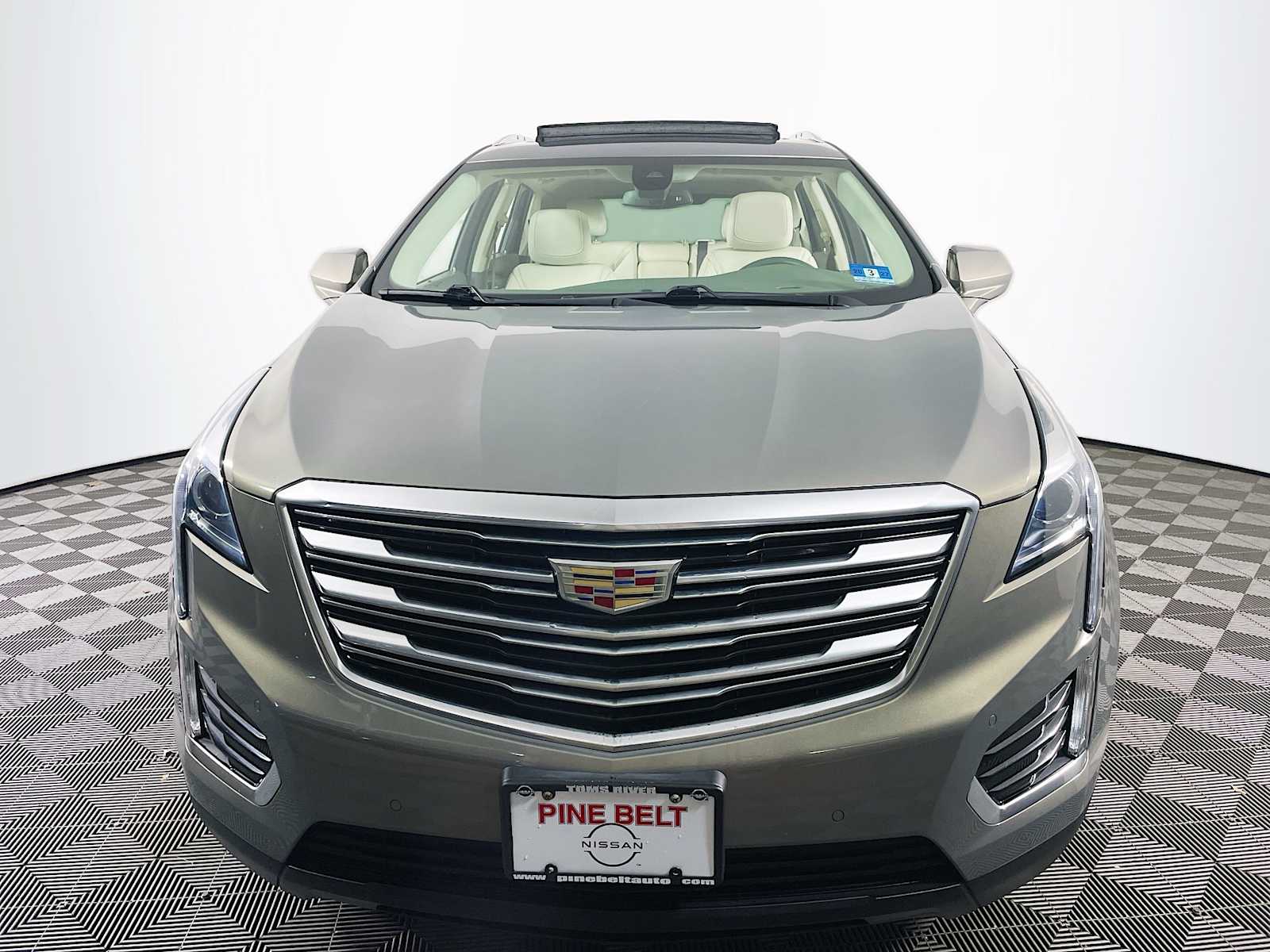 2018 Cadillac XT5 Luxury photo 2