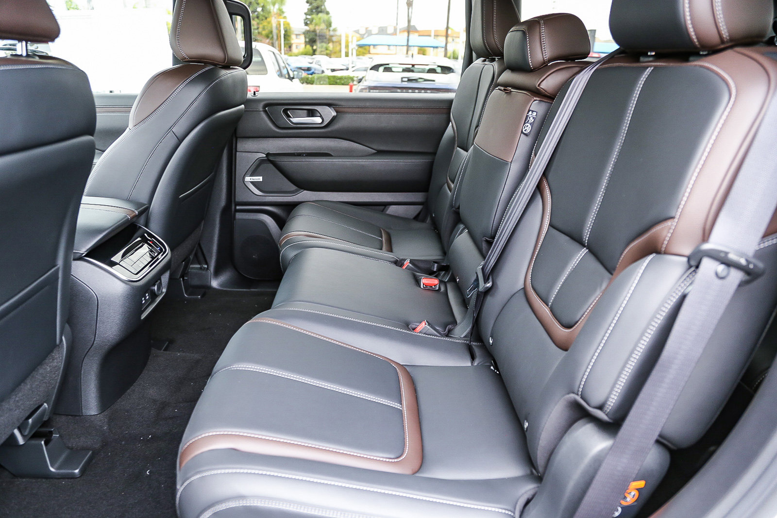 2025 Nissan Armada SL photo 18