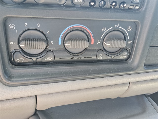 1999 Chevrolet Silverado 1500 LT photo 16